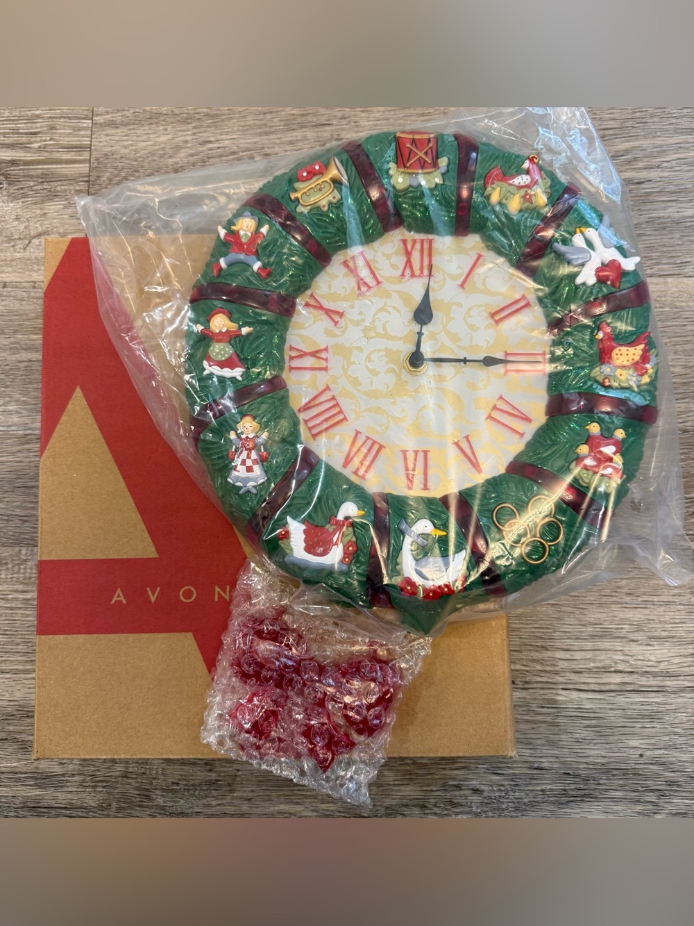 Vintage Avon 12 Days of Christmas Musical Wreath Clock